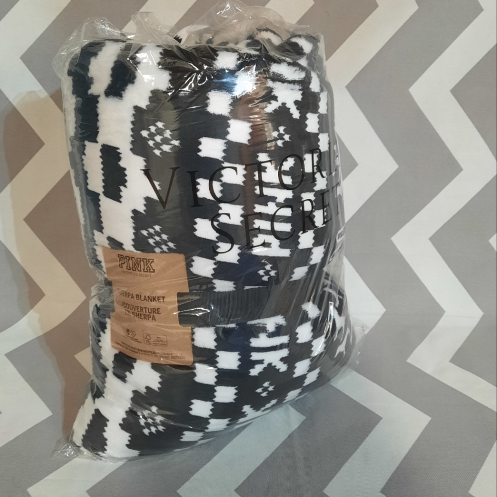 Victoria secret pink Sherpa Blanket